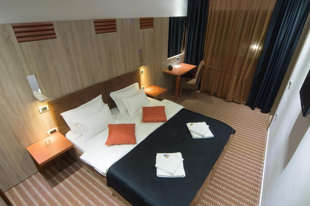 Hotel Viva Kragujevac Kamer foto